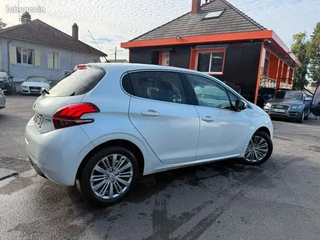 Peugeot 208 2017 photo 2