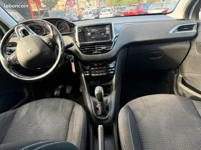 Peugeot 208 2017 photo 5