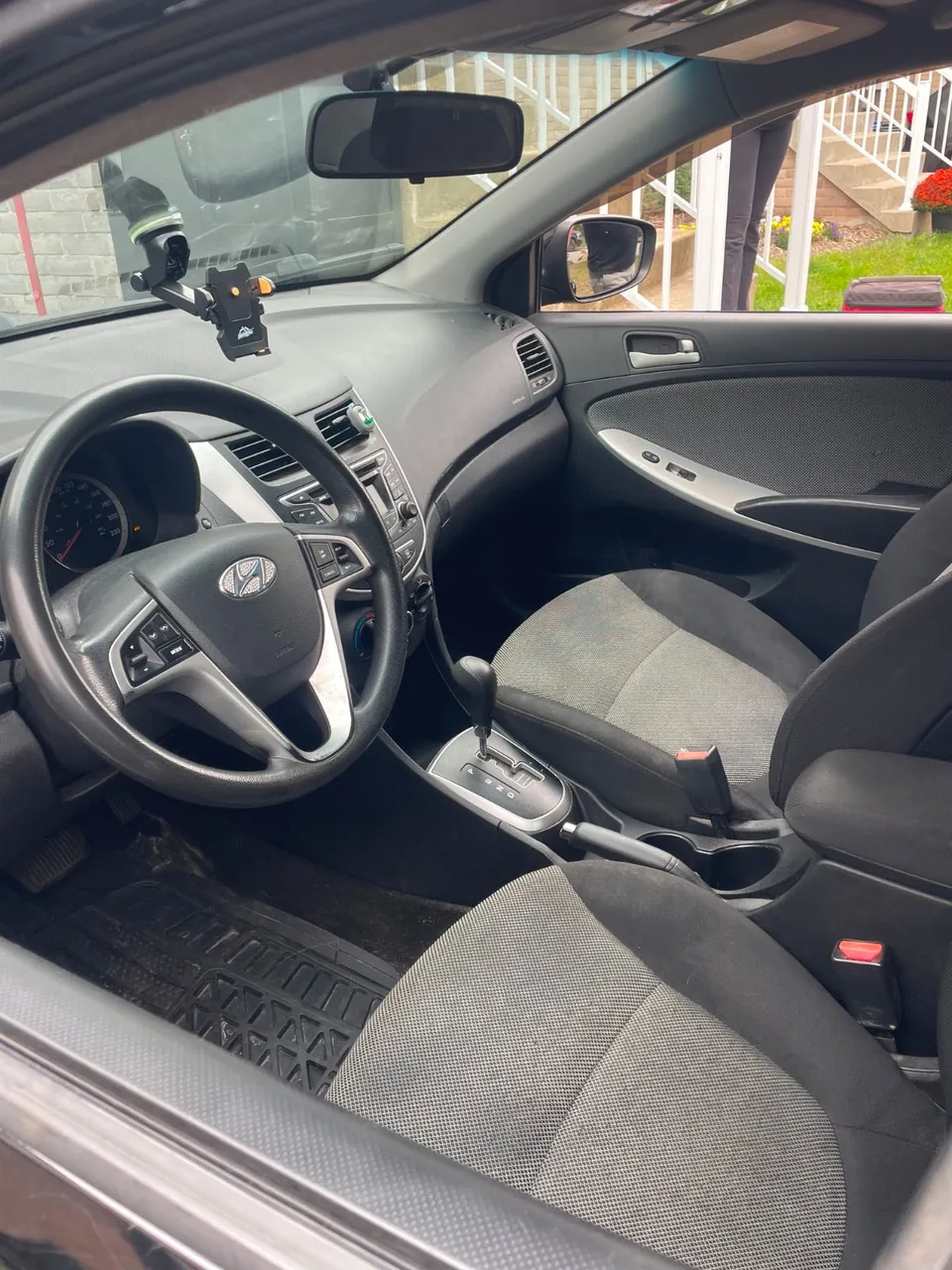 Hyundai Accent 2012 photo 2