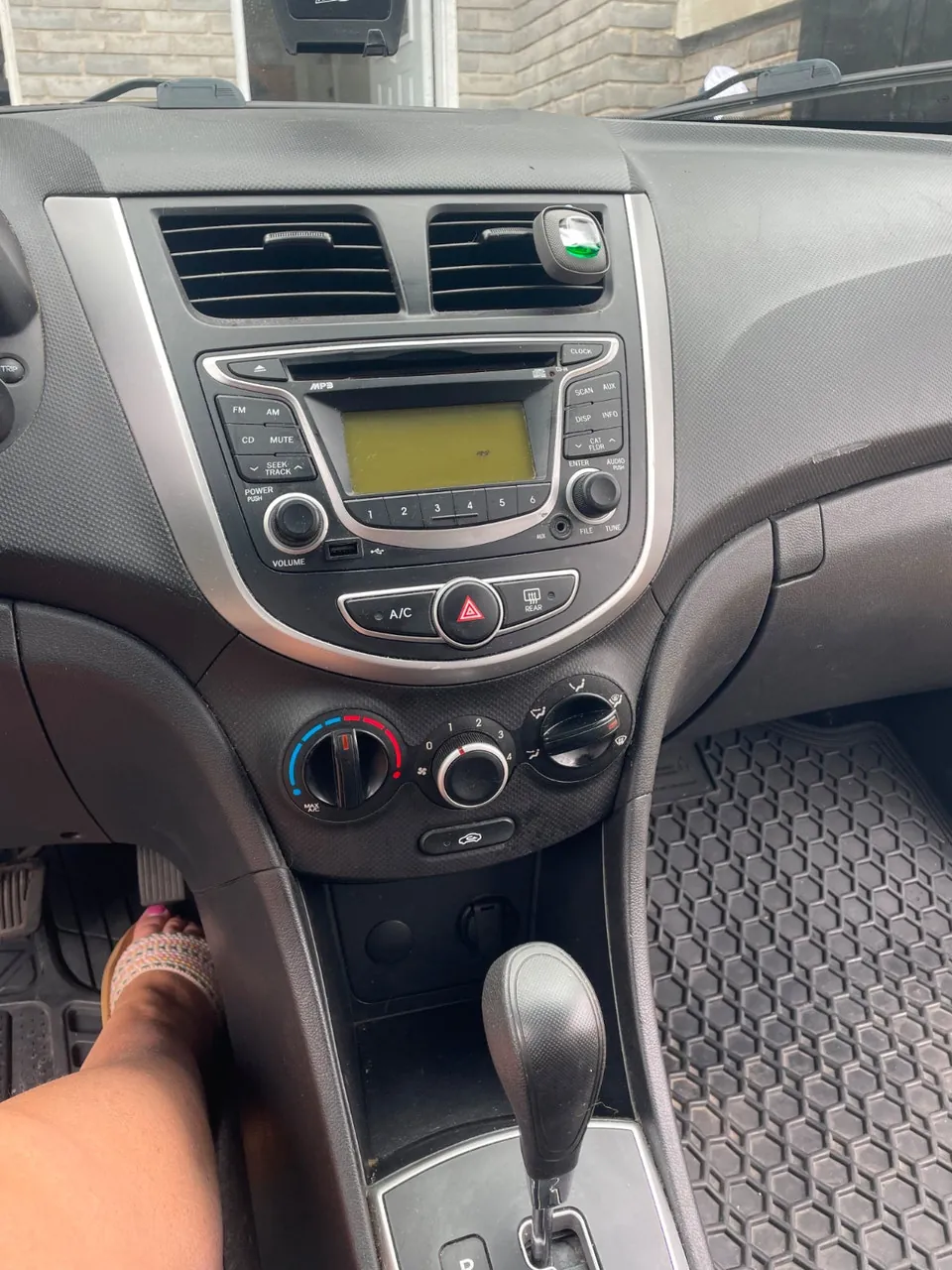 Hyundai Accent 2012 photo 4