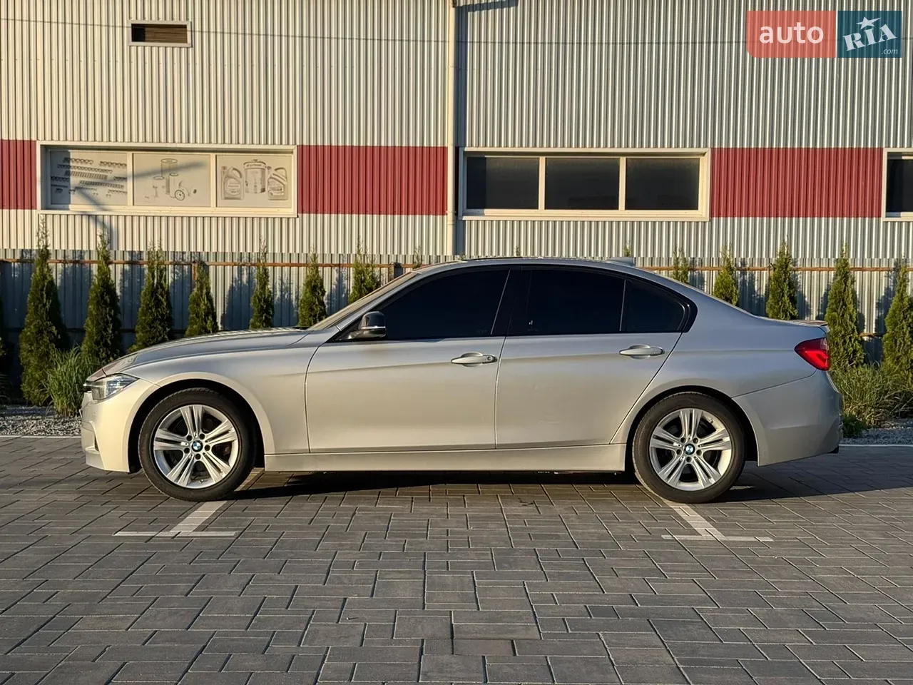 BMW 3 Series 2017 photo 3
