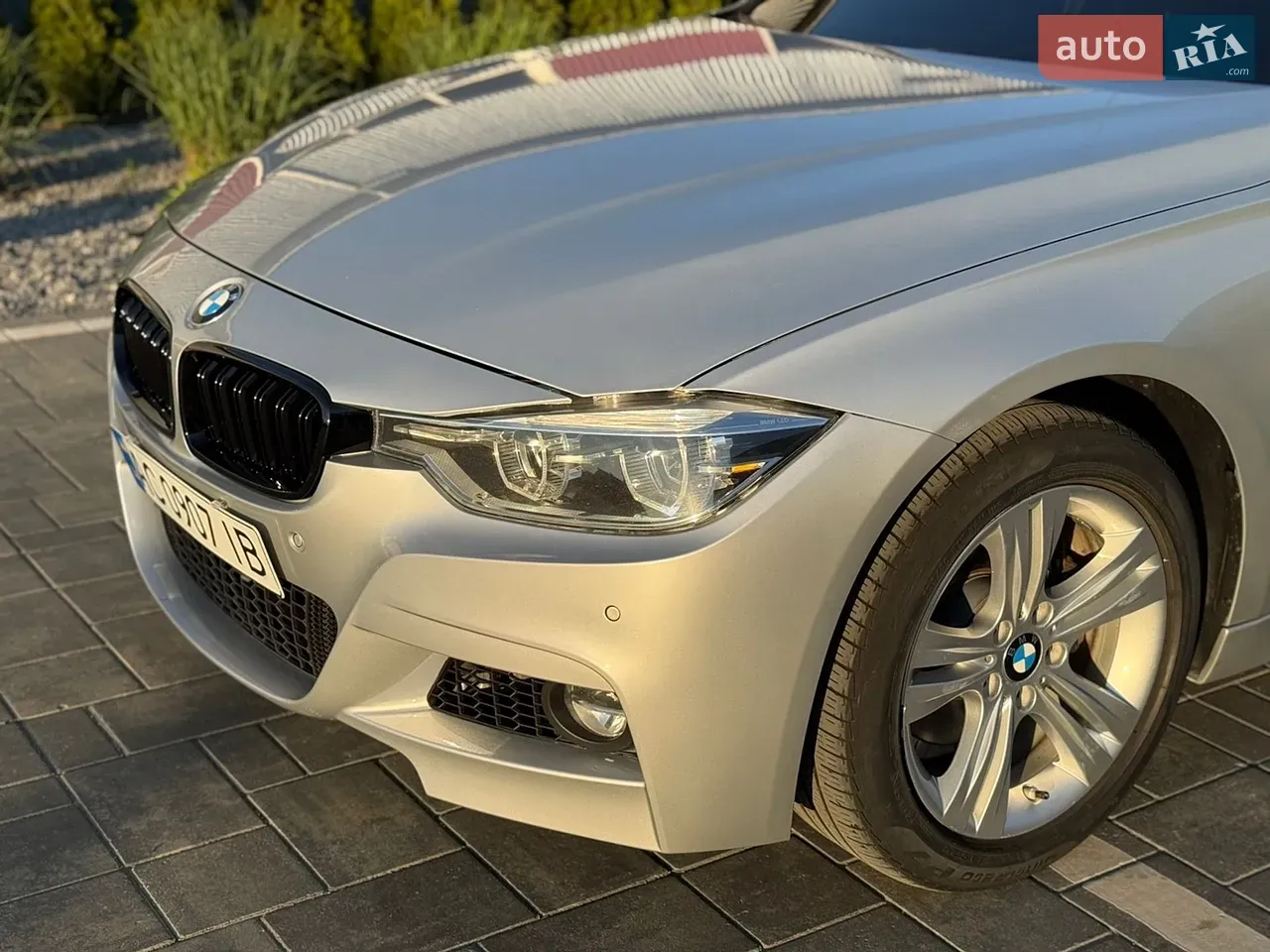 BMW 3 Series 2017 photo 2