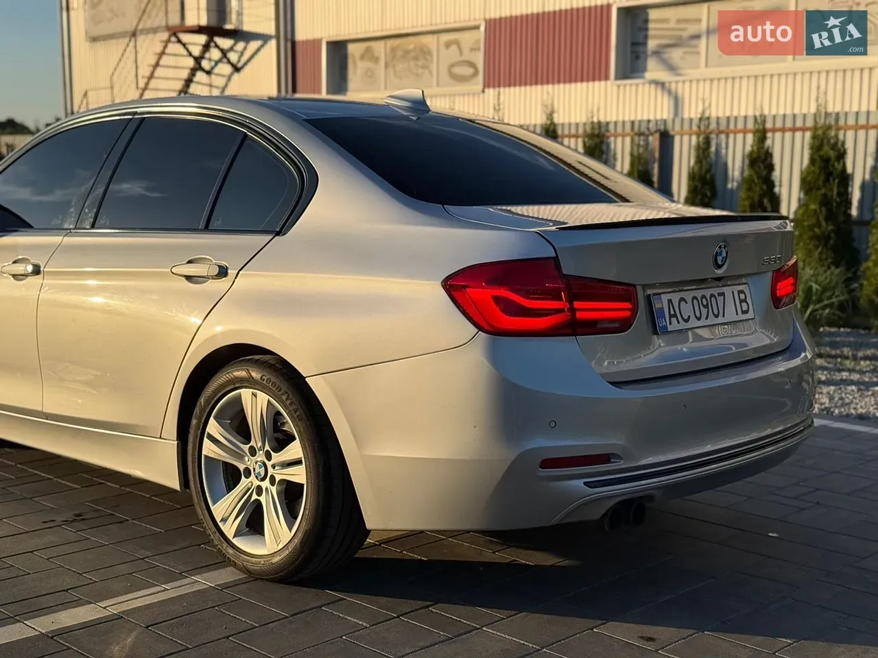BMW 3 Series 2017 photo 4