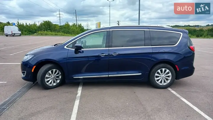 Chrysler Pacifica 2018 photo 3
