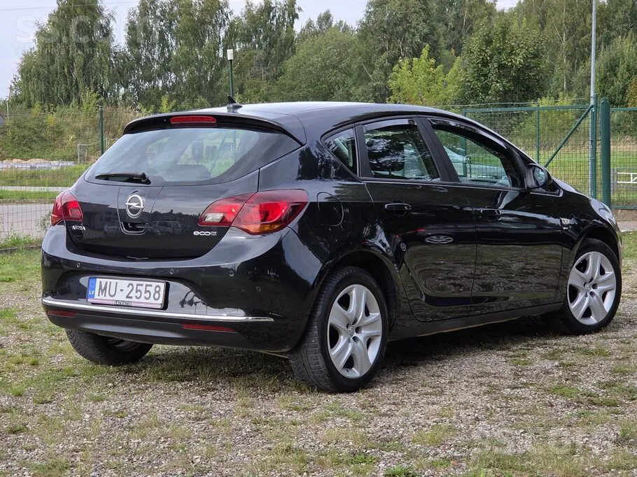 Opel Astra 2014 photo 2