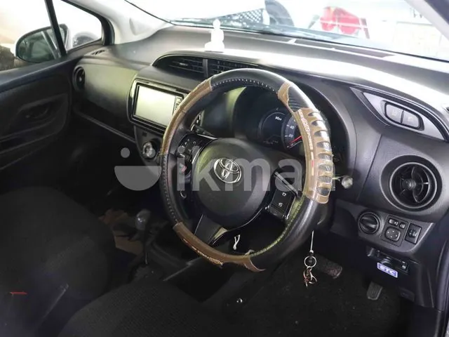 Toyota Vitz 2017 photo 2