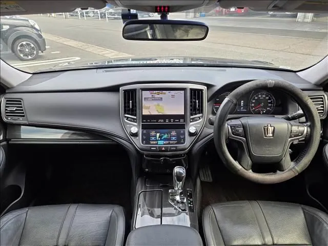 Toyota Crown 2013 photo 2