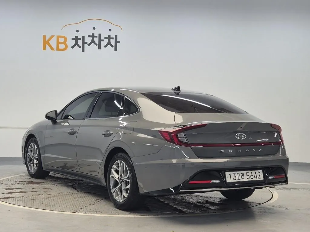 Hyundai Sonata 2022 photo 2