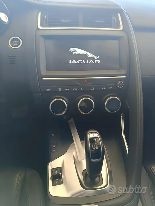 Jaguar E-Pace 2020 photo 4