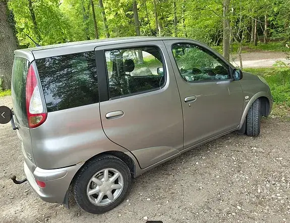 Toyota Yaris Verso 2003 photo 2