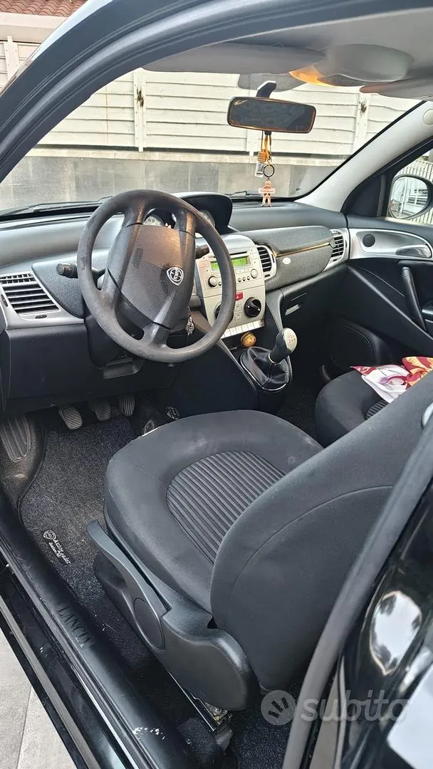 Lancia Ypsilon 2010 photo 4