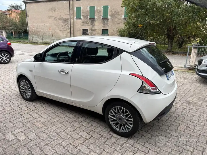 Lancia Ypsilon 2012 photo 4