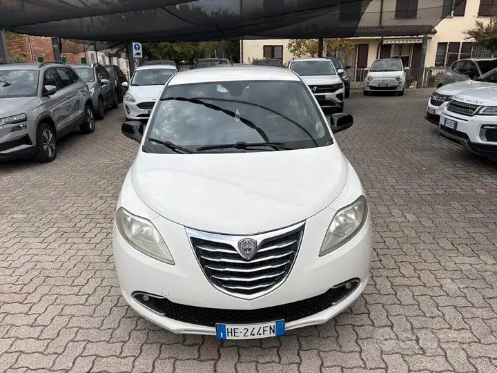 Lancia Ypsilon 2012 photo 2
