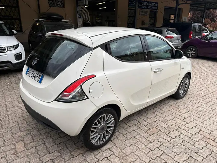 Lancia Ypsilon 2012 photo 5