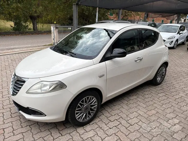 Lancia Ypsilon