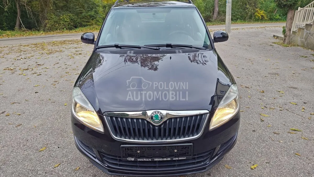 Skoda Fabia 2011 photo 3
