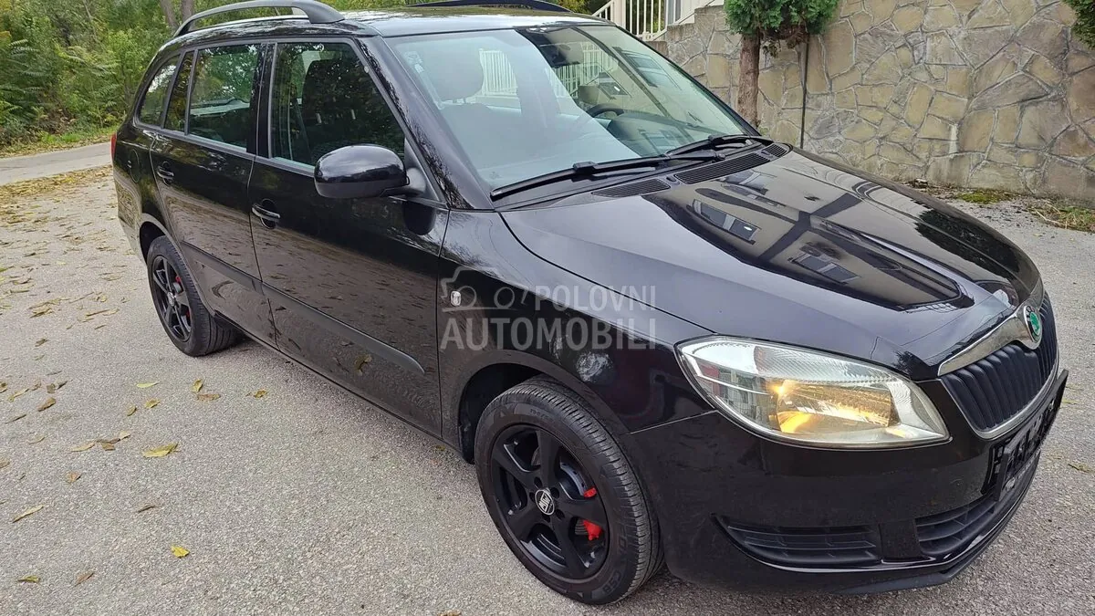 Skoda Fabia 2011 photo 2