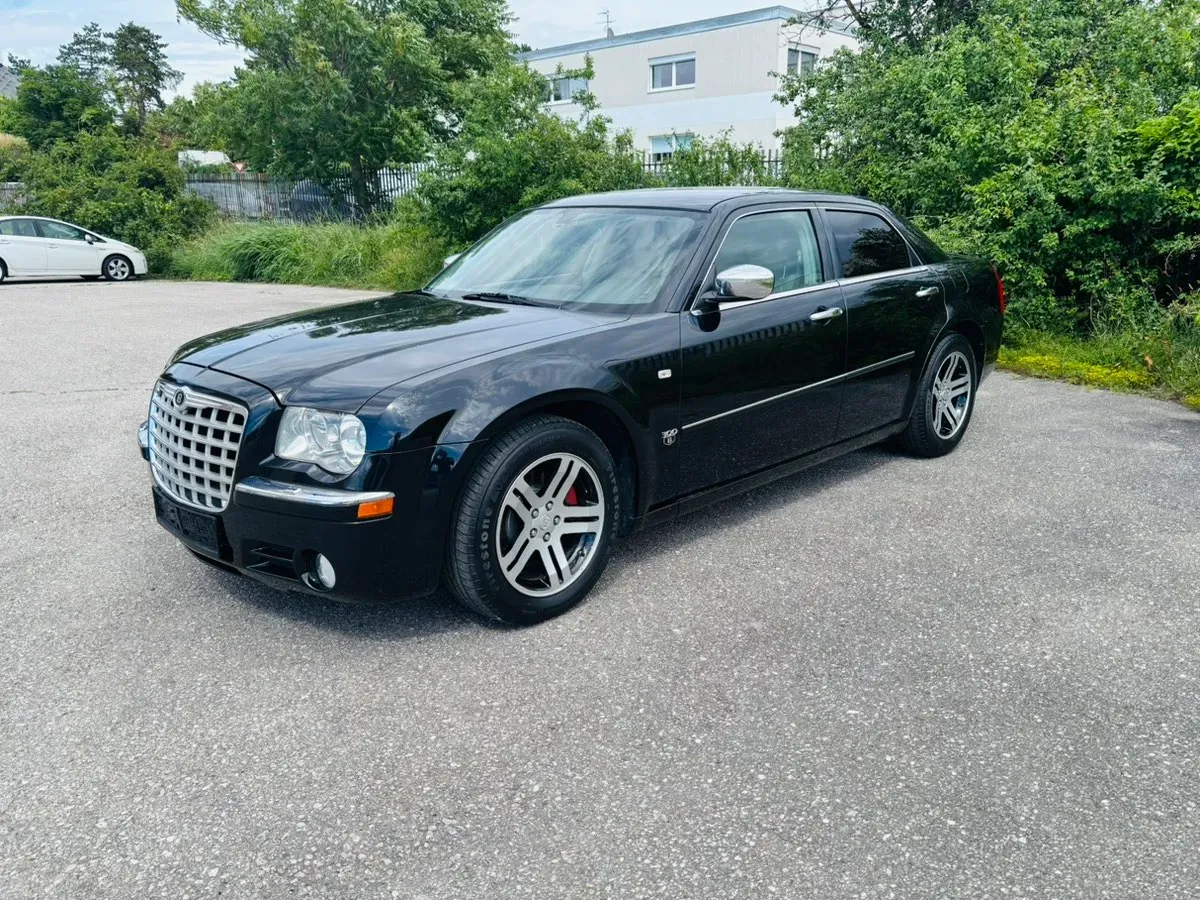 Chrysler 300 C 2006 photo 2