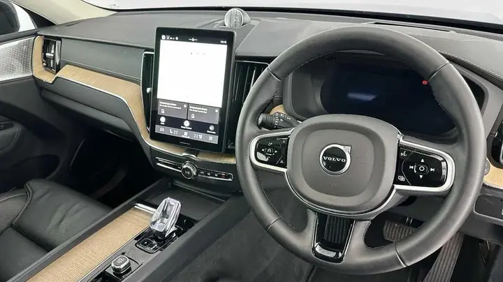 Volvo Xc60 2025 photo 2