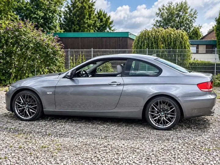BMW E92 320I