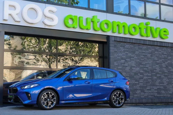 BMW 1 Series 2025 photo 3