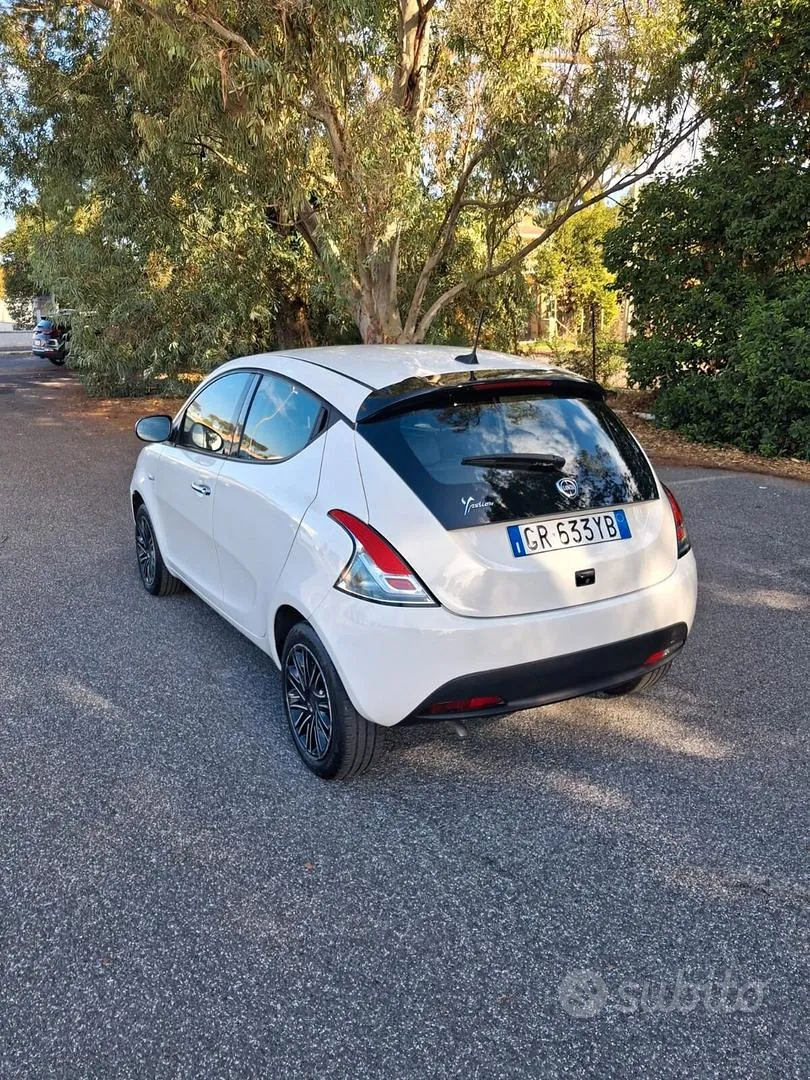 Lancia Ypsilon 2023 photo 2