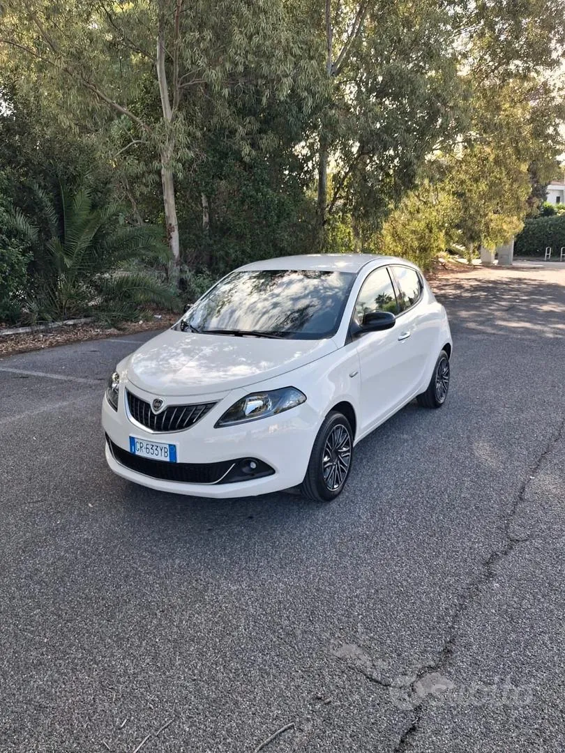 Lancia Ypsilon