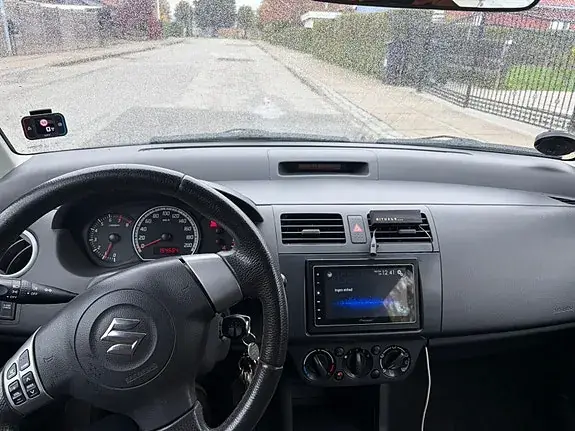 Suzuki Swift 2008 photo 3