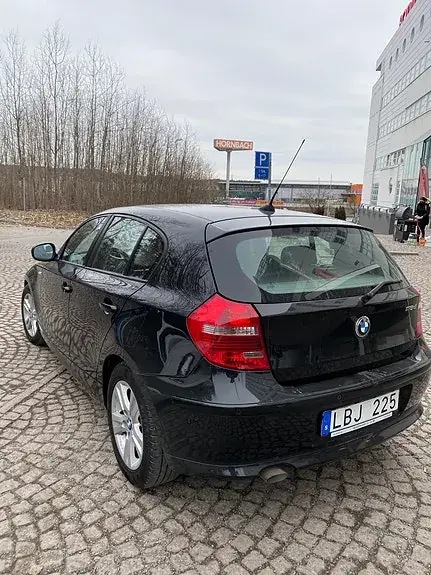 BMW 118D 2011 photo 2