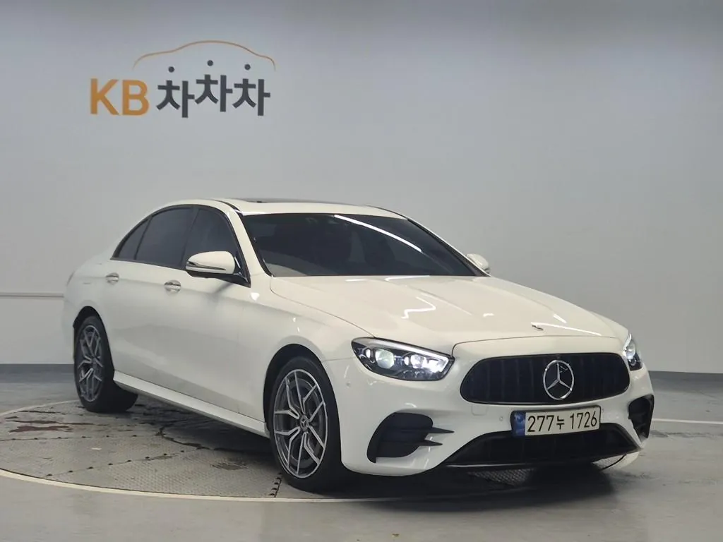 Mercedes-Benz E-Class 2023 photo 4