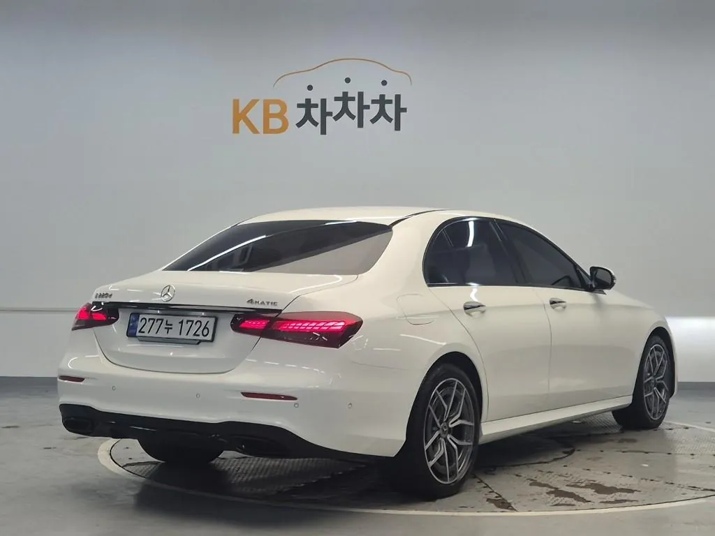Mercedes-Benz E-Class 2023 photo 3