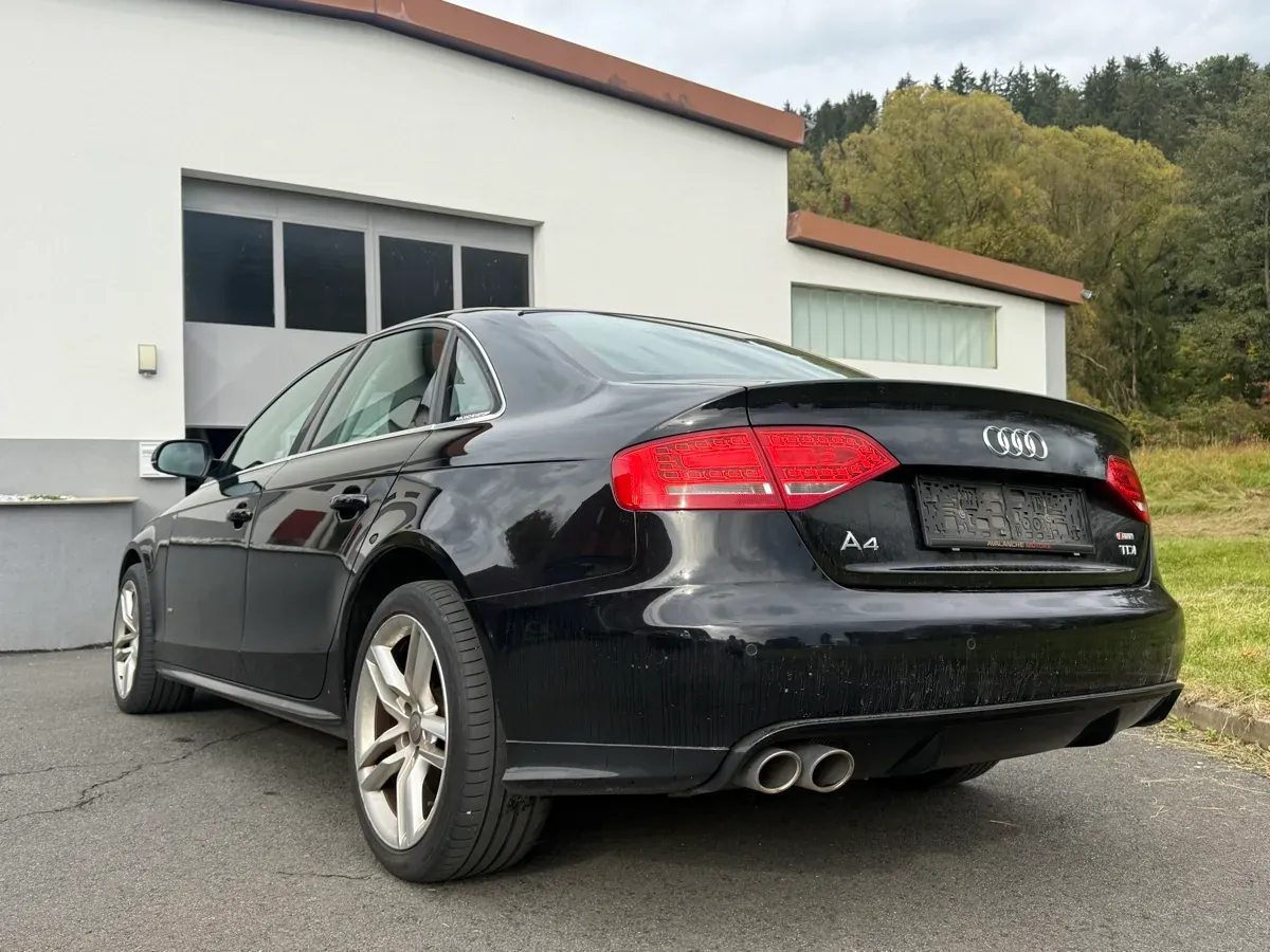 Audi A4 2010 photo 2