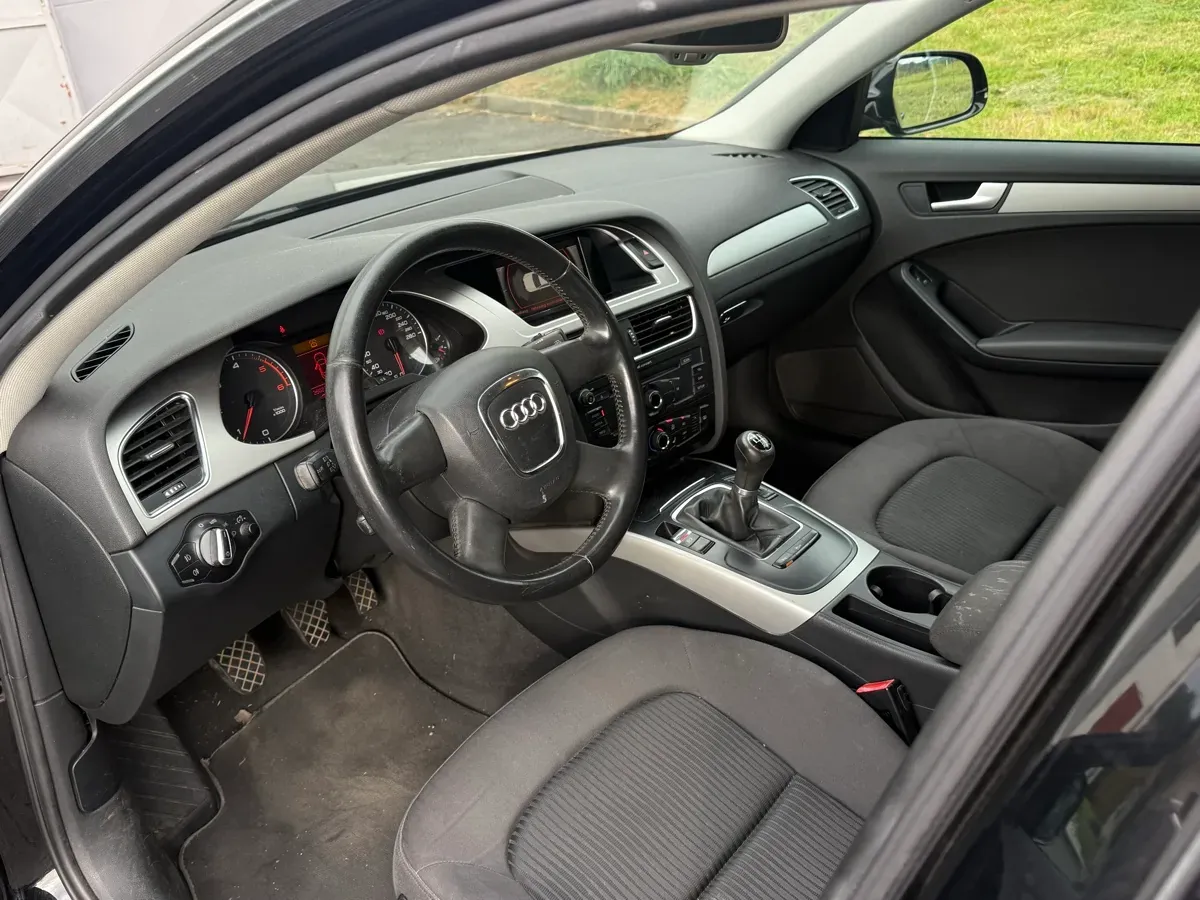 Audi A4 2010 photo 3
