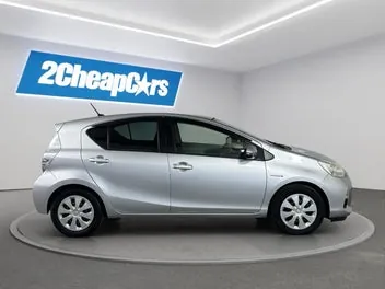 Toyota Aqua 2013 photo 5