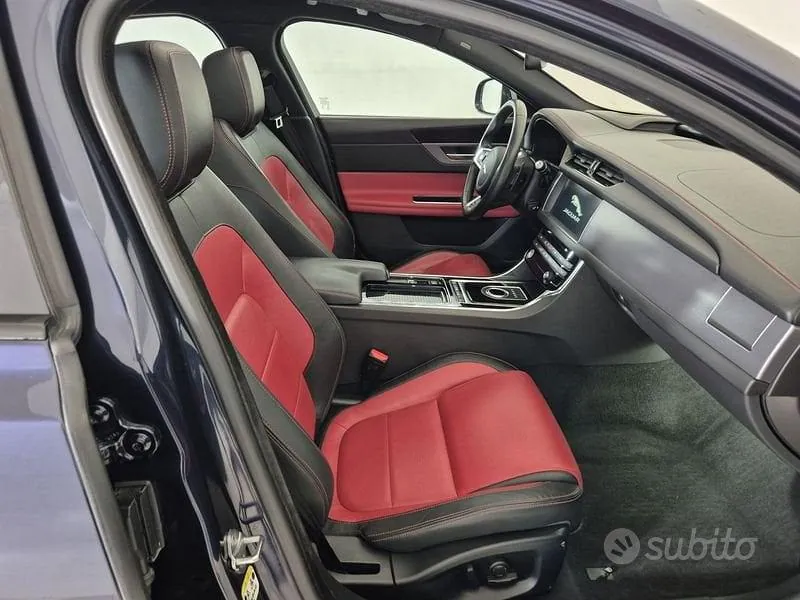 Jaguar Xf 2016 photo 3