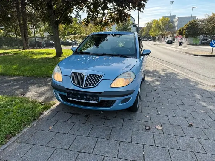 Lancia Ypsilon
