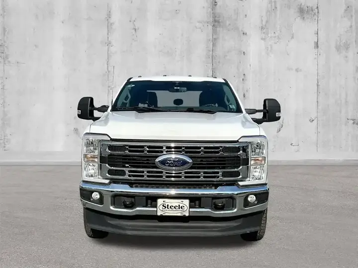 Ford F-350 Super Duty 2023 photo 2