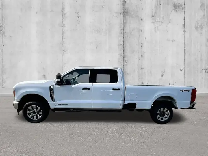 Ford F-350 Super Duty 2023 photo 4