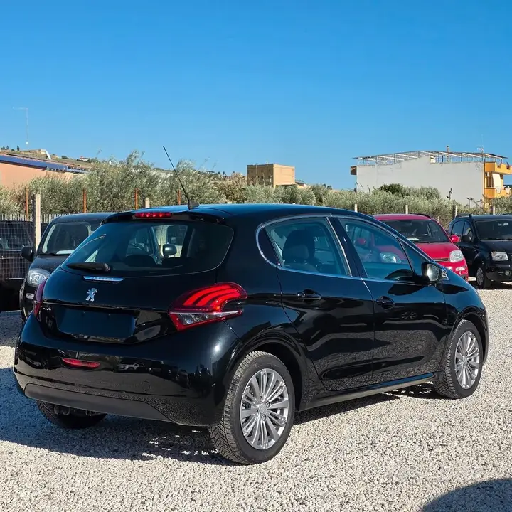 Peugeot 208 2018 photo 5