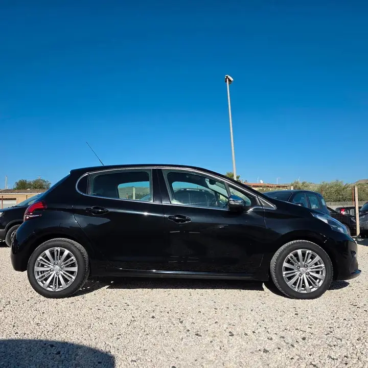 Peugeot 208 2018 photo 4