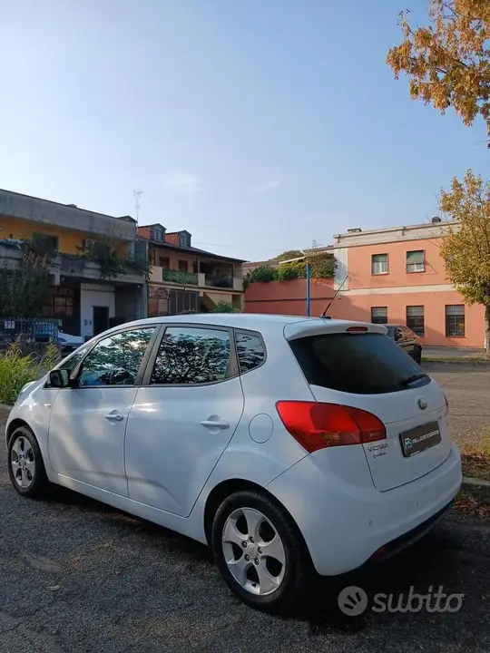 Kia Venga 2012 photo 3