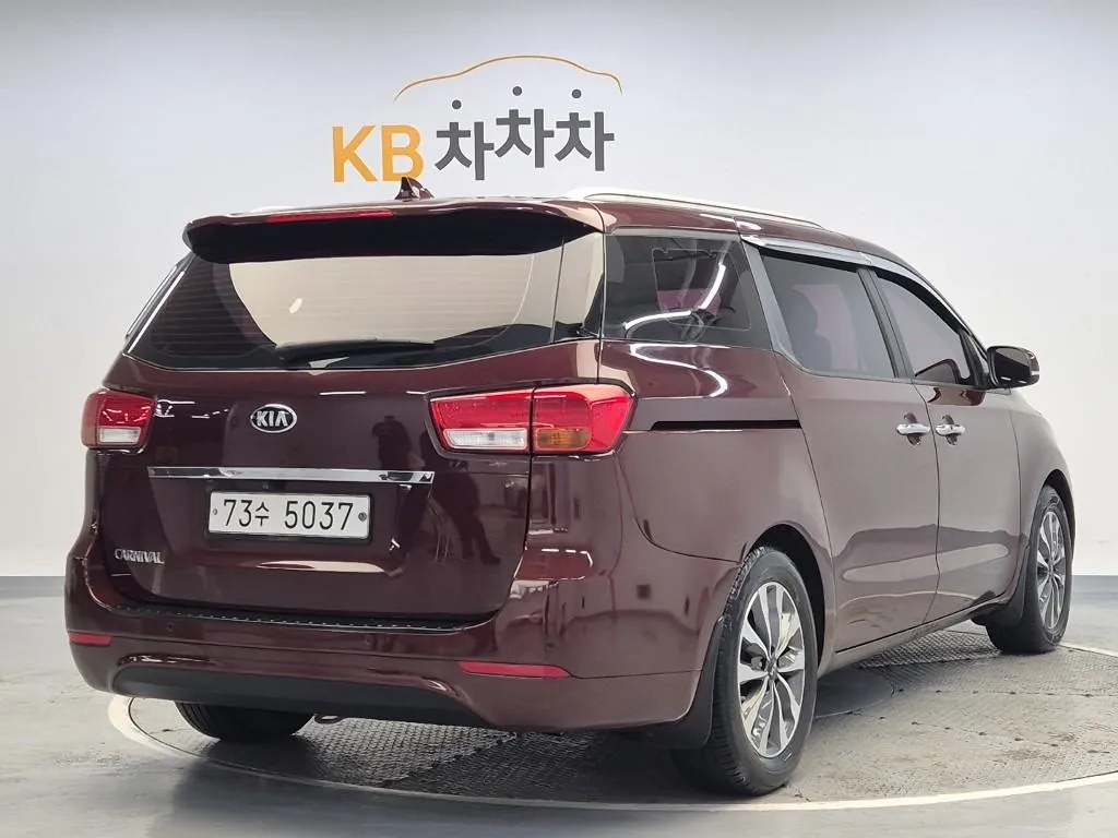 Kia Carnival 2015 photo 3
