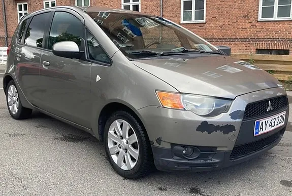 Mitsubishi Colt 2010 photo 2