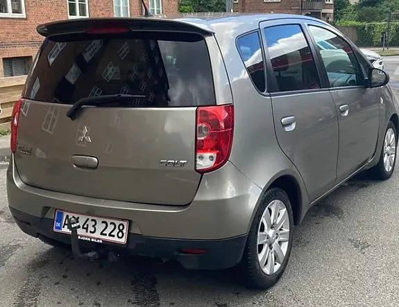 Mitsubishi Colt 2010 photo 4