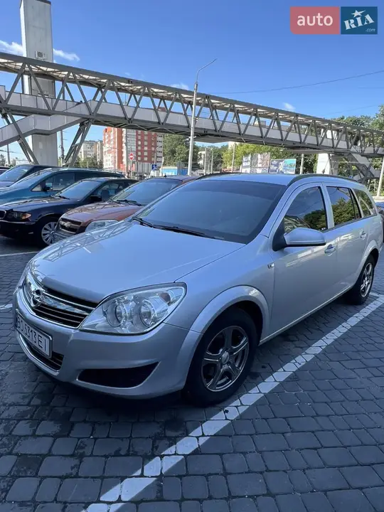 Opel Astra 2009 photo 2