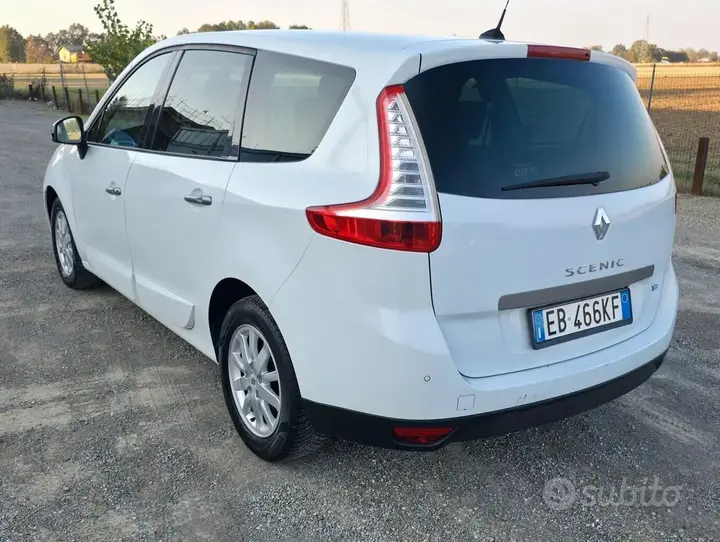 Renault Scenic 2011 photo 5