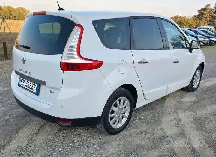 Renault Scenic 2011 photo 4