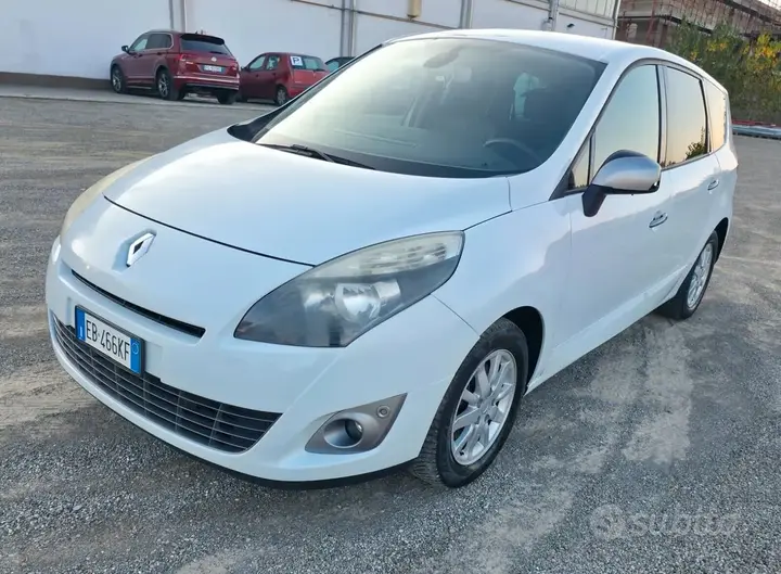 Renault Scenic 2011 photo 2