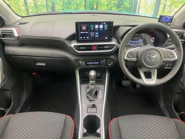 Toyota Riz Z 2023 photo 2