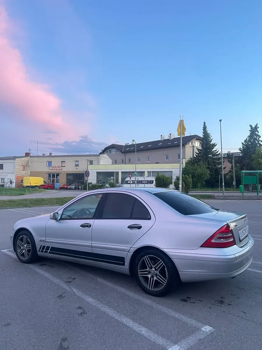 Mercedes-Benz C-Class 2003 photo 3